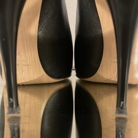 Giuseppe Zanotti Black Leather Flower Detail Peep Toe Pumps Size 39. - Picture 7 of 8